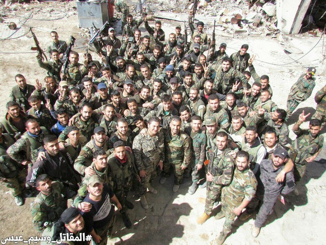 T-72 Nga bị bắn cháy, phe thánh chiến cầm chân quân Syria ở ngoại vi Damascus ảnh 5