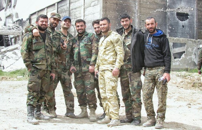 T-72 Nga bị bắn cháy, phe thánh chiến cầm chân quân Syria ở ngoại vi Damascus ảnh 6