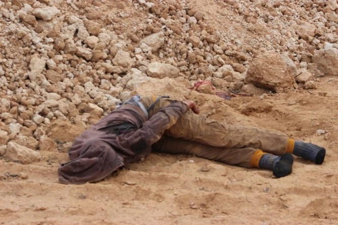 IS giãy giụa ở Raqqa, điên cuồng đánh bom tự sát (video) ảnh 12