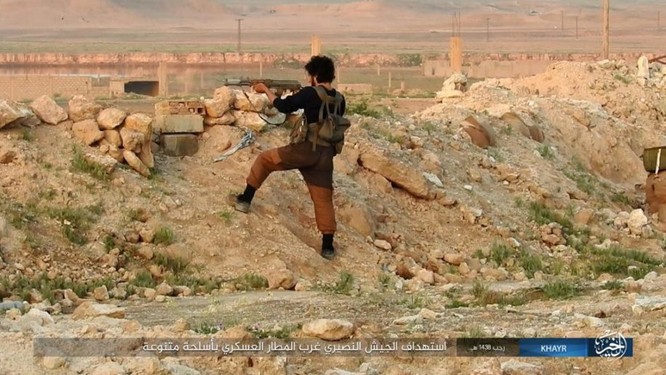 Chảo lửa Deir Ezzor: Quân đội Syria bày trận hỏa lực phá vây IS (video) ảnh 3
