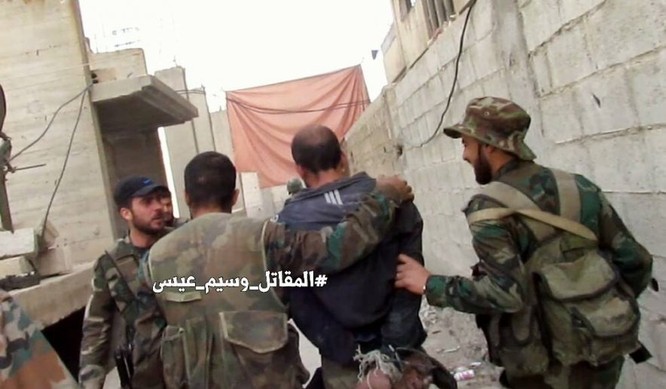 Quân đội Syria giao chiến ác liệt với phiến quân cố thủ ngoại vi Damascus (video) ảnh 4