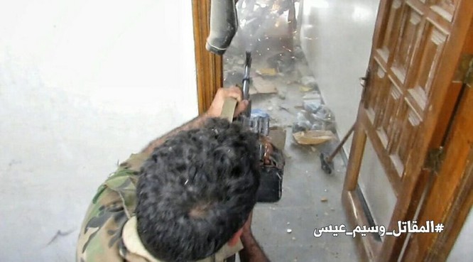 Chiến sự Syria: Quân Assad siết vòng vây phiến quân cố thủ ngoại vi Damascus ảnh 5