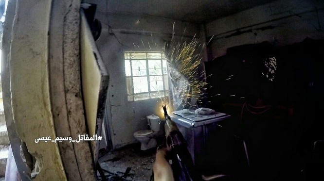 Chiến sự Syria: Quân Assad siết vòng vây phiến quân cố thủ ngoại vi Damascus ảnh 7