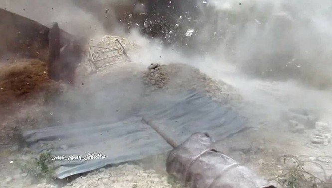 Quân đội Syria dồn lực đè bẹp phe thánh chiến ở Damascus (video) ảnh 14