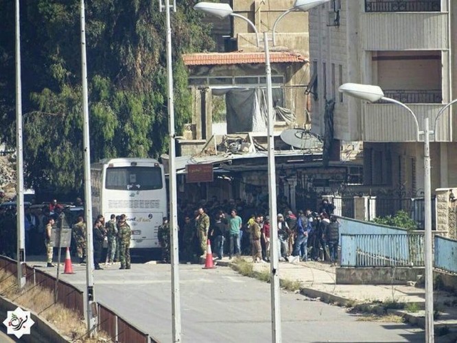 8.000 phiến quân Syria đầu hàng, giao nộp hai quận ngoại ô Damascus ảnh 7