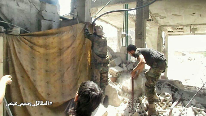Quân đội Syria đánh phá dữ dội các quận ngoại ô Damascus (video) ảnh 8
