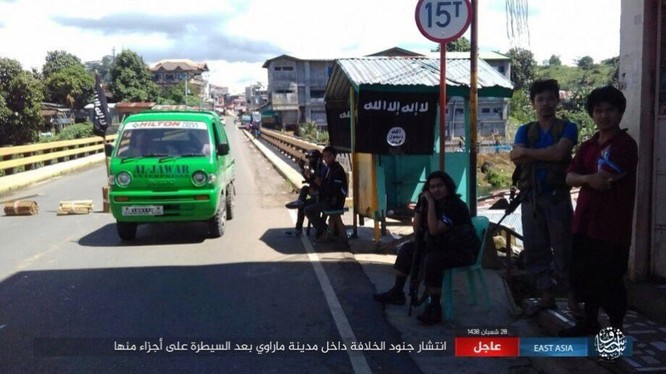 Philippines tung không quân tấn công IS, tái chiếm Marawi ảnh 2