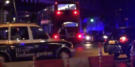 Tấn công khủng bố liên tiếp ở London, nước Anh chấn động (video) ảnh 5