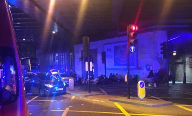 Tấn công khủng bố liên tiếp ở London, nước Anh chấn động (video) ảnh 10