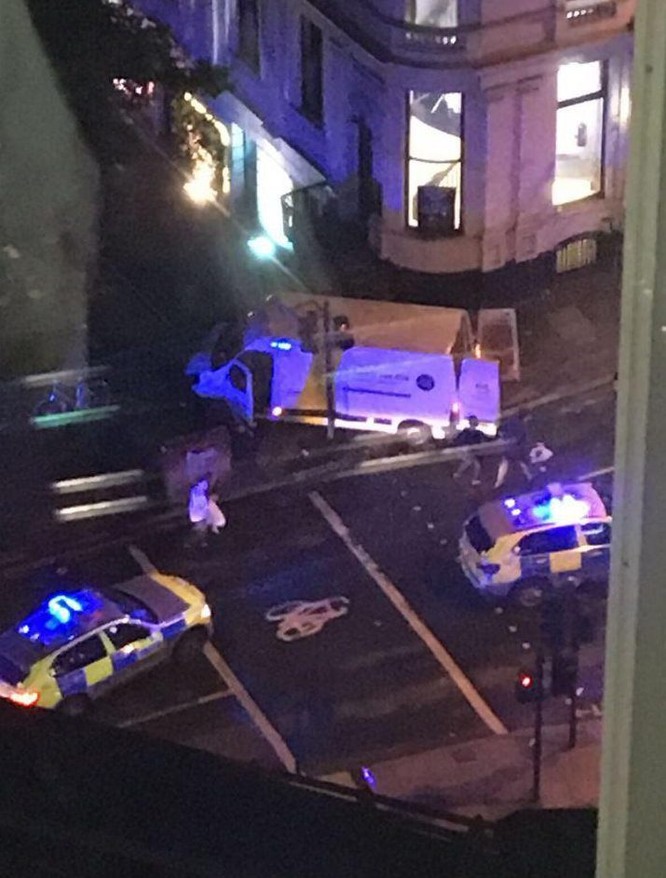 Khủng bố London, Anh: 7 người thiệt mạng, hàng chục người khác bị thương ảnh 7