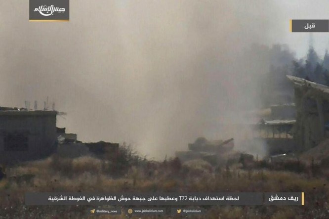 Xe tăng T-72 Nga bị phiến quân phá hủy tại ngoại vi Damascus ảnh 2