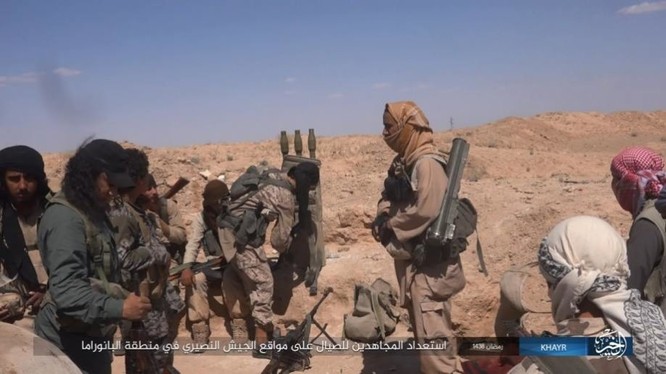 IS dốc toàn lực tấn chiếm Deir Ezzor, quân đội Syria "ngàn cân treo sợi tóc" ảnh 14