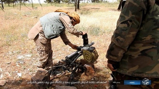 Chiến sự Syria: Quân Assad ồ ạt tiến đánh cứ địa IS và sân bay Homs ảnh 5