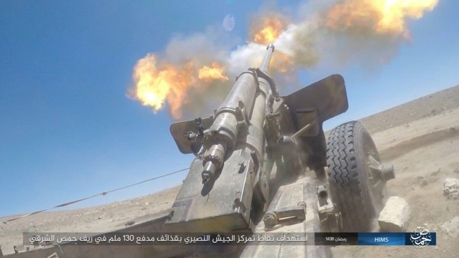 Chiến sự Syria: Quân Assad ồ ạt tiến đánh cứ địa IS và sân bay Homs ảnh 11