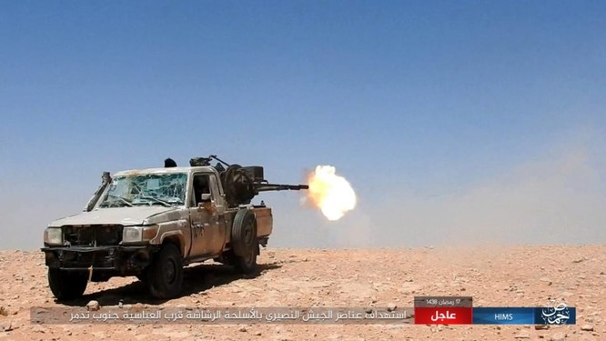 Chiến sự Syria: Quân Assad ồ ạt tiến đánh cứ địa IS và sân bay Homs ảnh 17