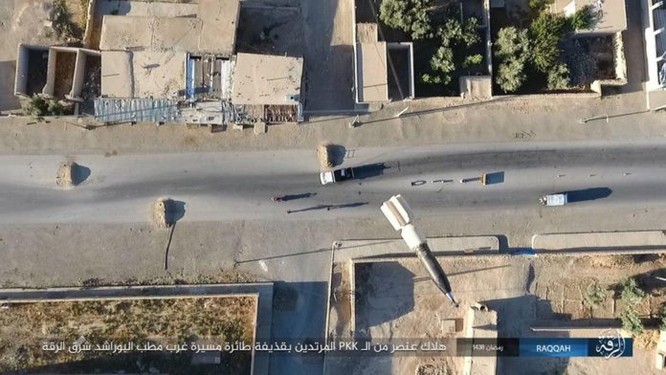 Chiến sự Syria: SDF tấn chiếm 4 quận ngoại ô “thủ đô” IS (video) ảnh 1