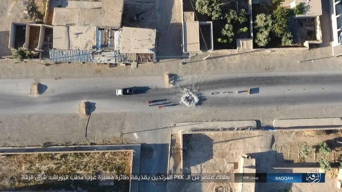 Chiến sự Syria: SDF tấn chiếm 4 quận ngoại ô “thủ đô” IS (video) ảnh 7