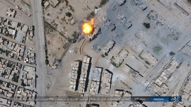 2.000 tay súng IS bị vây chặt, người Kurd Syria tuyên độc lập sau khi chiếm Raqqa ảnh 9