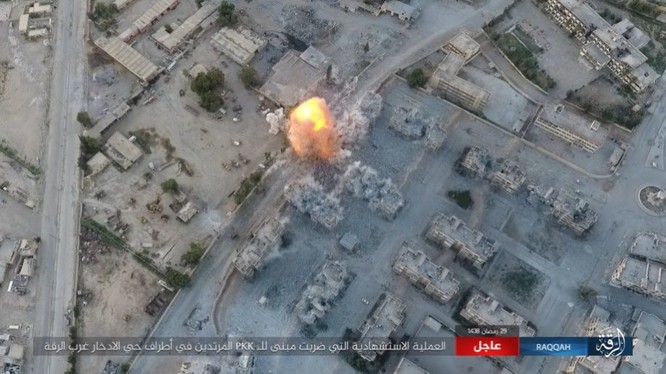 2.000 tay súng IS bị vây chặt, người Kurd Syria tuyên độc lập sau khi chiếm Raqqa ảnh 10