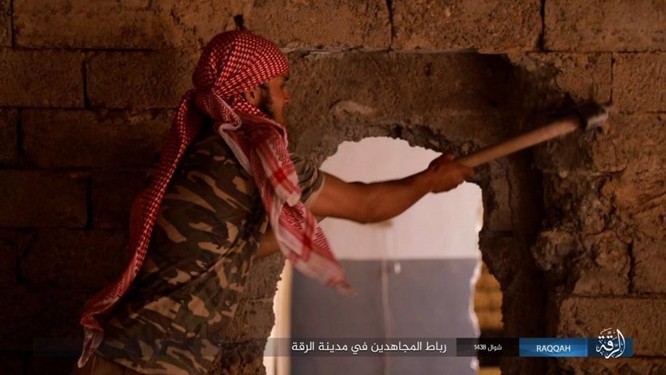 2.000 tay súng IS liều chết với người Kurd tại Raqqa ảnh 9