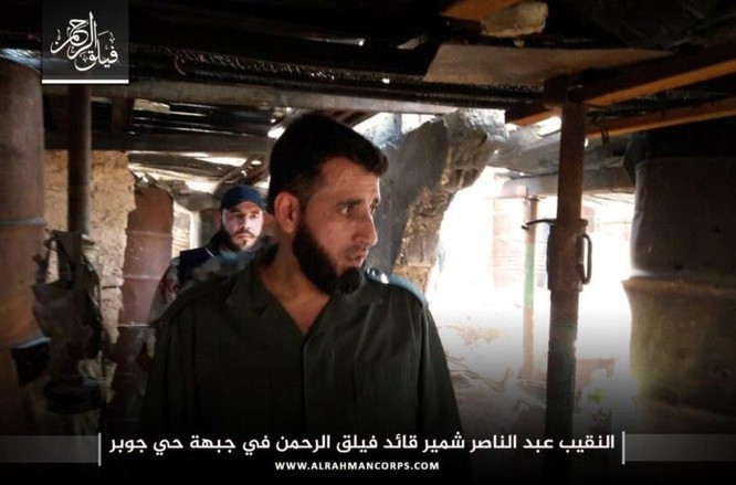 Phiến quân bắn cháy xe tăng Syria, tuyên bố tử thủ ở Damascus (video) ảnh 1