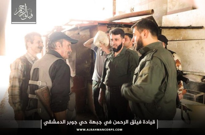 Phiến quân bắn cháy xe tăng Syria, tuyên bố tử thủ ở Damascus (video) ảnh 2