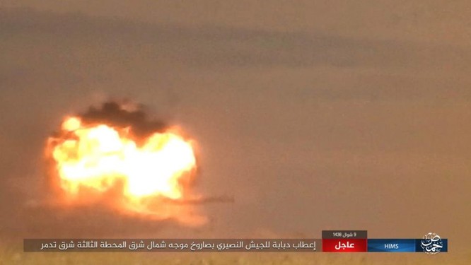 Khốc liệt cuộc chiến giải cứu Deir Ezzor, IS bắn cháy xe tăng Syria (chùm video) ảnh 3