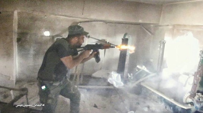 Vệ binh Syria tiến sâu vào sào huyệt phiến quân đông Damascus ảnh 3