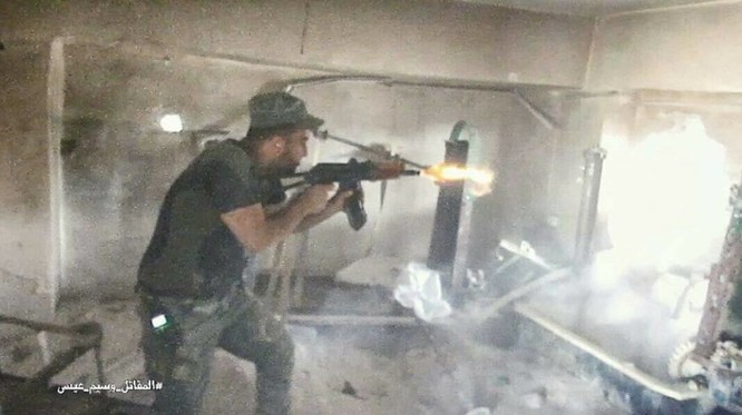Quân đội Syria chọc thủng tuyến phòng ngự phiến quân ngoại vi Damascus ảnh 12