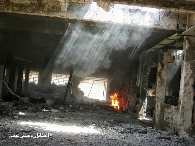 Quân đội Syria tấn công dữ dội cứ địa thánh chiến ngoại ô Damascus (video) ảnh 11