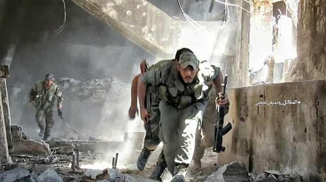 Quân đội Syria tấn công dữ dội cứ địa thánh chiến ngoại ô Damascus (video) ảnh 17