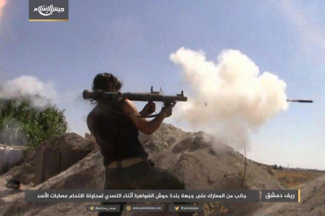 Quân đội Syria bất ngờ hứng thất bại trước phe thánh chiến ngoại ô Damascus ảnh 1