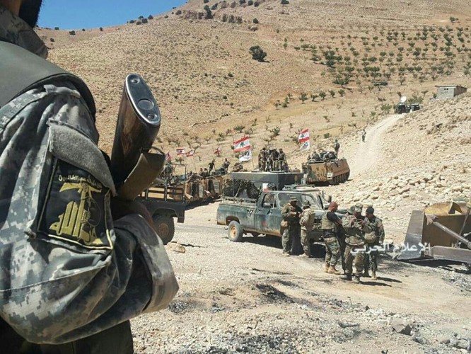 IS đầu hàng di tản về Deir Ezzor, trận chiến cuối cùng trên biên giới Syria (video) ảnh 7