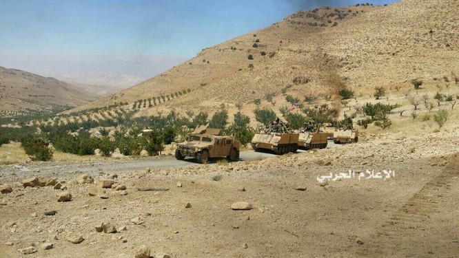 IS đầu hàng di tản về Deir Ezzor, trận chiến cuối cùng trên biên giới Syria (video) ảnh 8