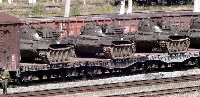 Quyết hạ gục IS tại Deir Ezzor, Nga ùn ùn chở tăng thiết giáp tới Syria ảnh 3