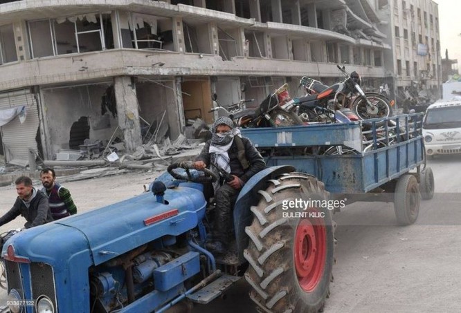 Thổ Nhĩ Kỳ chiếm thành phố Syria, quân Hồi giáo cực đoan cướp phá thủ phủ người Kurd ảnh 4