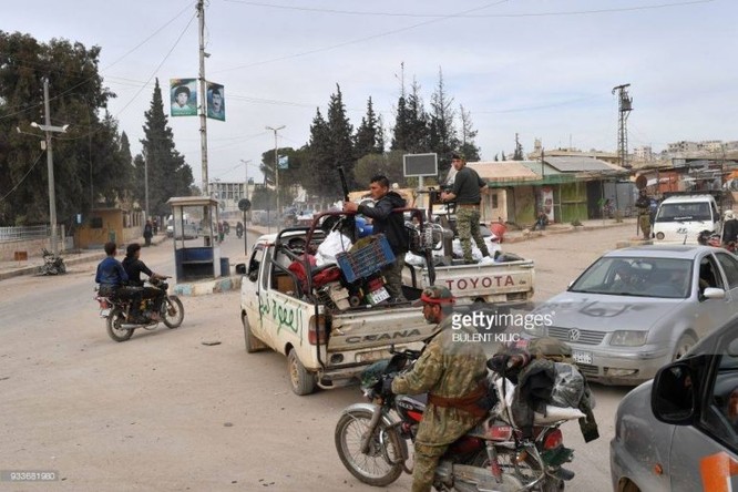 Thổ Nhĩ Kỳ chiếm thành phố Syria, quân Hồi giáo cực đoan cướp phá thủ phủ người Kurd ảnh 8