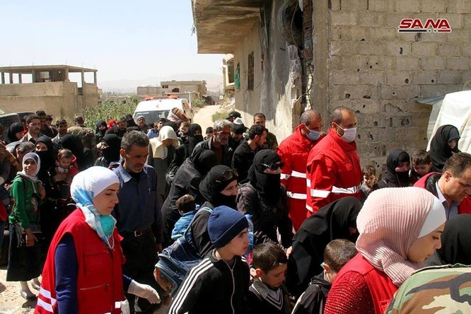 Phe thánh chiến đầu hàng lũ lượt di tản về Idlib, quân đội Syria tiến vào tiếp quản Đông Ghouta ảnh 1