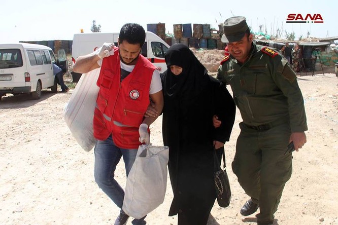 Phe thánh chiến đầu hàng lũ lượt di tản về Idlib, quân đội Syria tiến vào tiếp quản Đông Ghouta ảnh 3