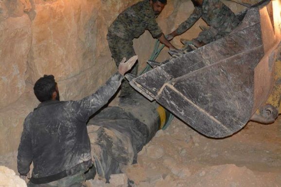 Quân đội Syria chiếm giữ kho vũ khí khủng và tên lửa đạn đạo của phe thánh chiến ở Qalamoun ảnh 5