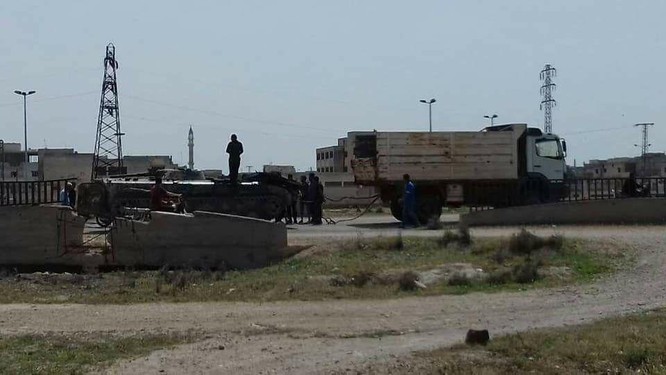 Quân nổi dậy đầu hàng nộp vũ khí, Al-Qaeda quyết chống quân đội Syria ở Rastan ảnh 1
