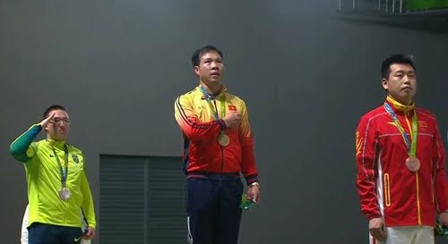 Các bục huy chương Vàng, Bạc, Đồng trong bộ môn bắn súng hơi.