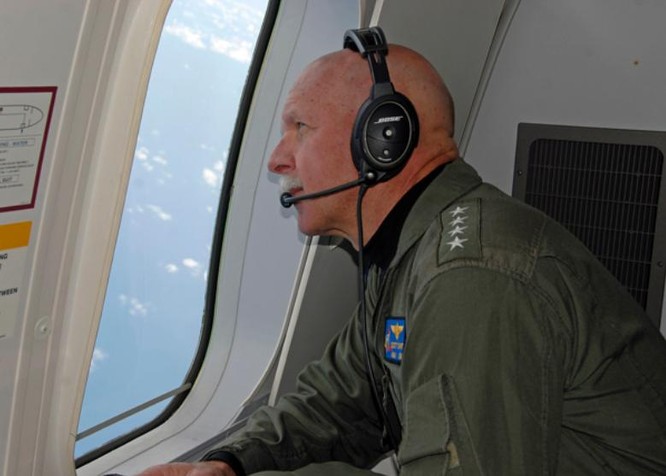 Ngày 18/7/2015, Đô đốc Scott Swift, Tư lệnh Hạm đội Thái Bình Dương đích thân tham gia tuần tra Biển Đông (Ảnh tư liệu)