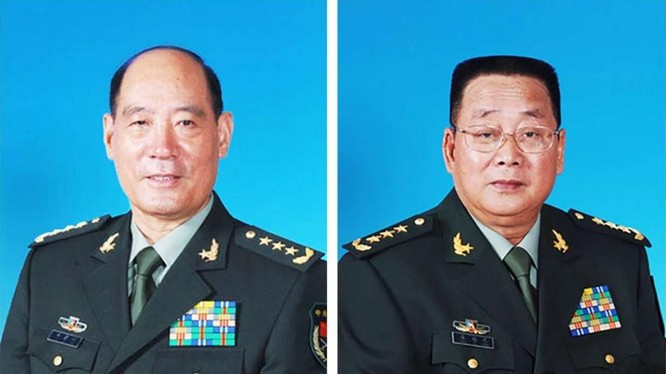 Thượng tướng Lý Kế Nại/nguyên Chủ nhiệm Tổng bộ Chính trị và Thượng tượng Liêu Tích Long/nguyên Bộ trưởng Tổng bộ Hậu cần,Quân đội Trung Quốc. Ảnh: Nam Hoa buổi sáng, Hồng Kông.