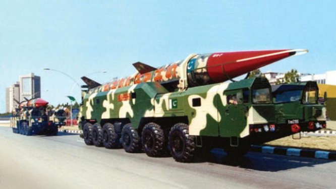 Tên lửa chiến thuật của Lục quân Pakistan có thể lắp đầu đạn hạt nhân (ảnh tư liệu).