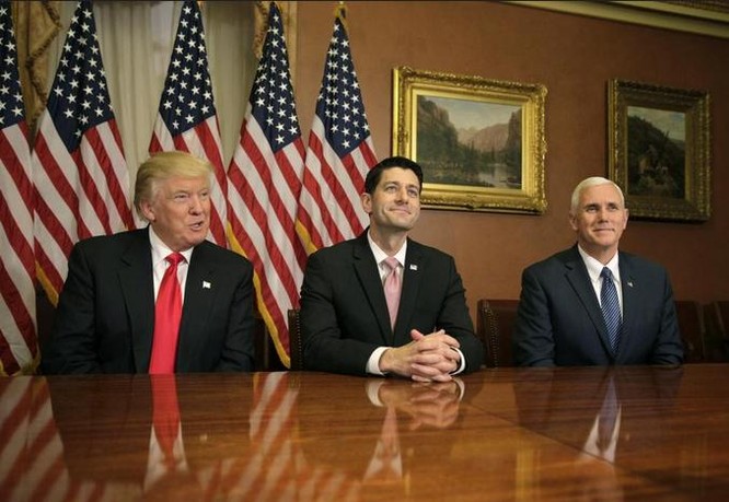 Ngày 10/11/2016, ông Donald Trump đến đồi Capitol gặp Chủ tịch Hạ viện Mỹ, Paul Ryan.