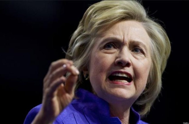 Bà Hillary Clinton tố cáo ông Donald Trump là