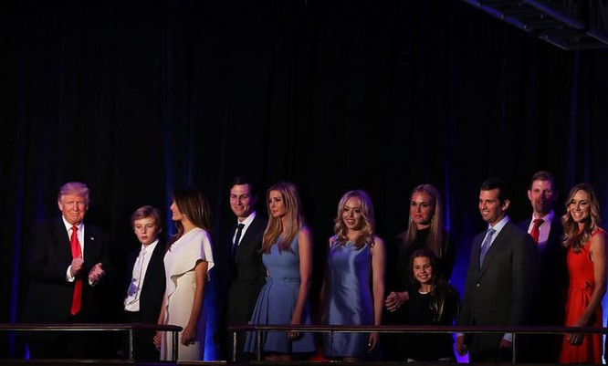 Gia đình nhà Donald Trump. Ảnh: FTchinese