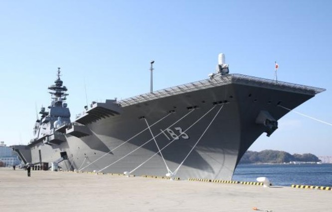 Tàu sân bay trực thăng Izumo tại căn cứ Yokosuka, Nhật Bản. Ảnh: Cankao