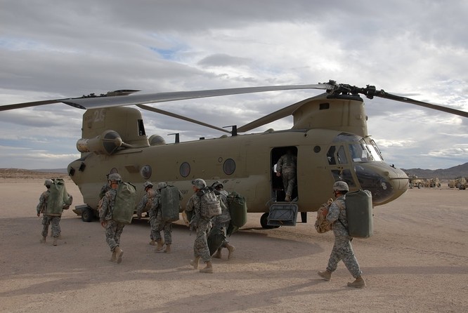 Máy bay trực thăng vận tải hạng nặng CH-47F do Mỹ chế tạo (ảnh tư liệu)